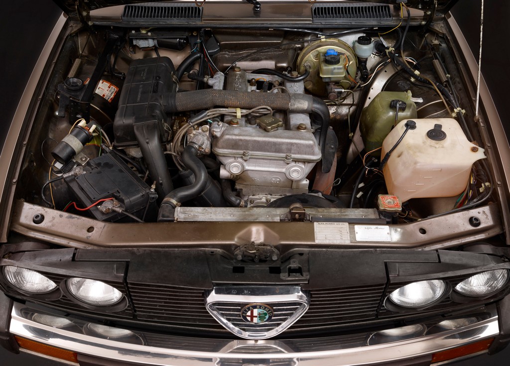 Alfa Alfetta quadrifoglio oro-
