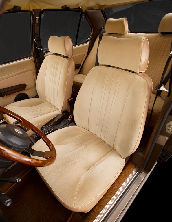 Alfa Alfetta quadrifoglio oro-
