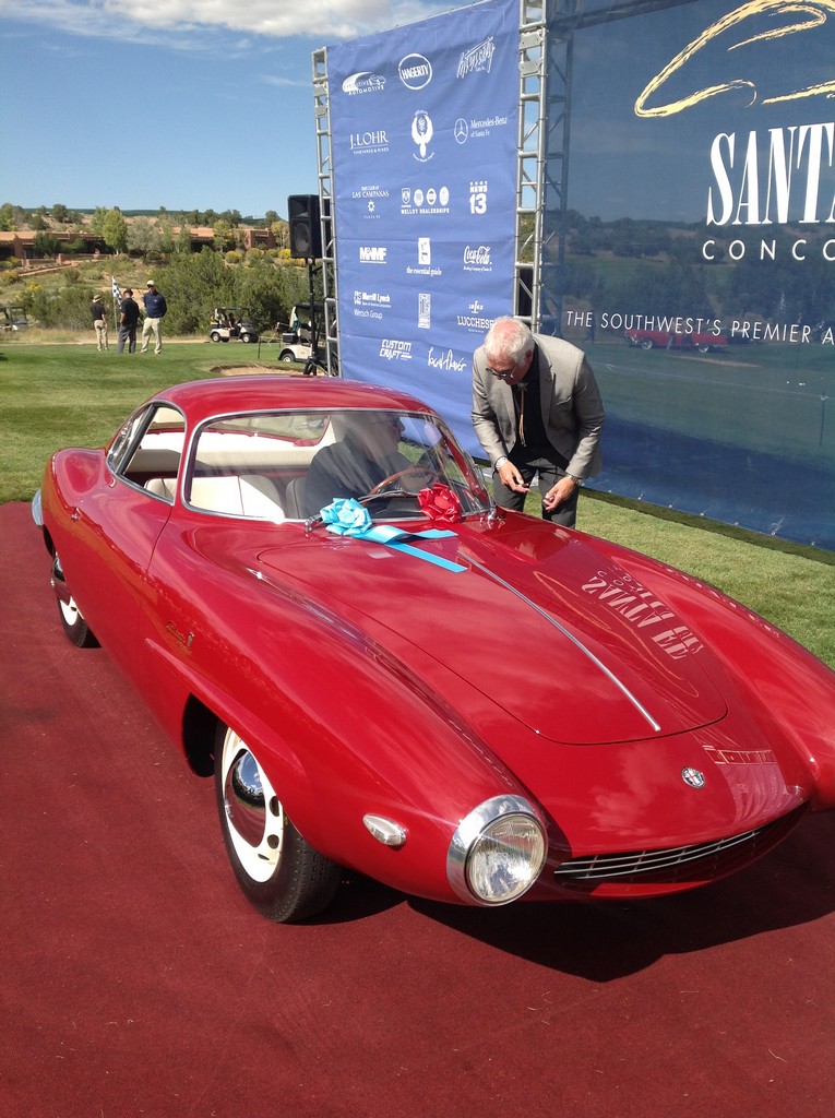 La Giulietta receve il premio con Dennis Little IMG